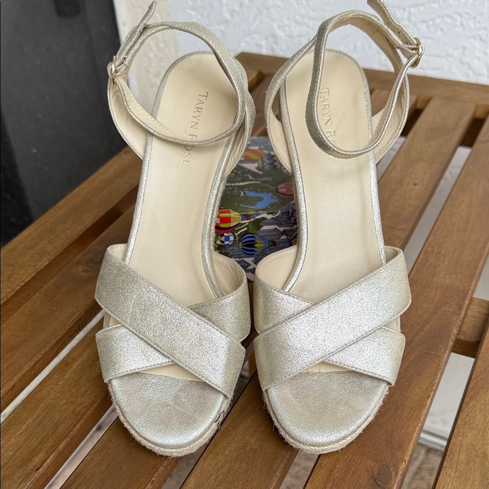 Taryn Rose Metallic Silver Sandals, size 9